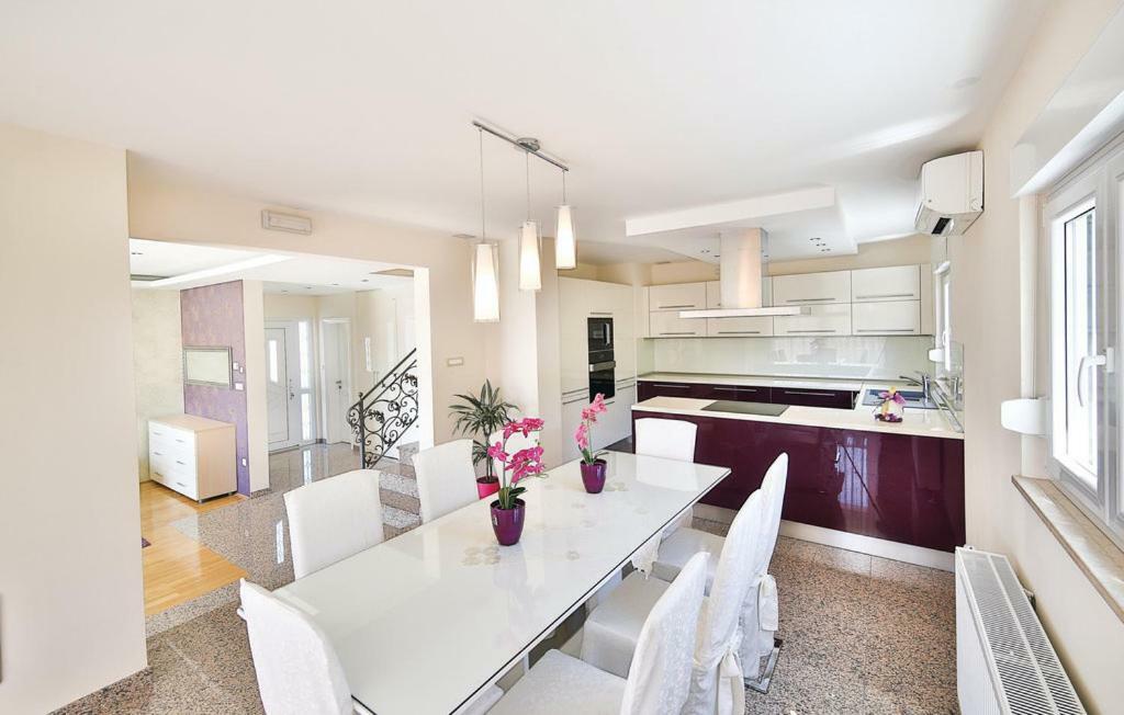Giulietta Villa *